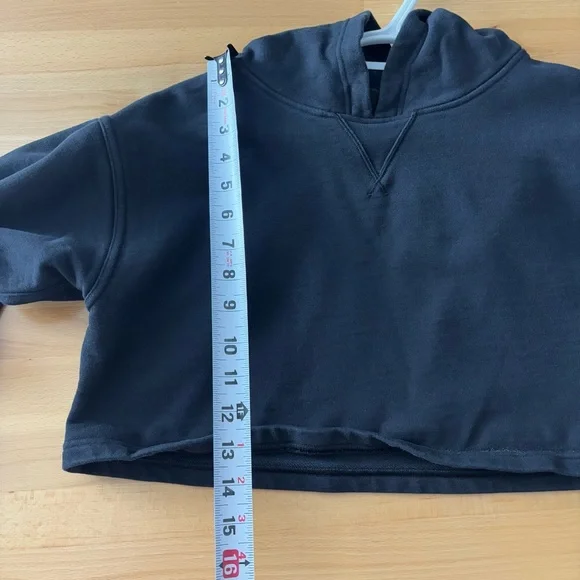 Lululemon All Yours Cropped Hoodie Women’s 6 Black Hooded Sweatshirt Crop - Picture 11 of 11